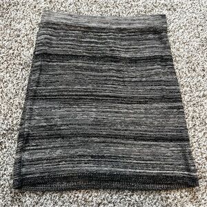 LOFT Black and Gray Knit Skirt Sz S